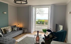 Beautiful Flat With Harbour Views