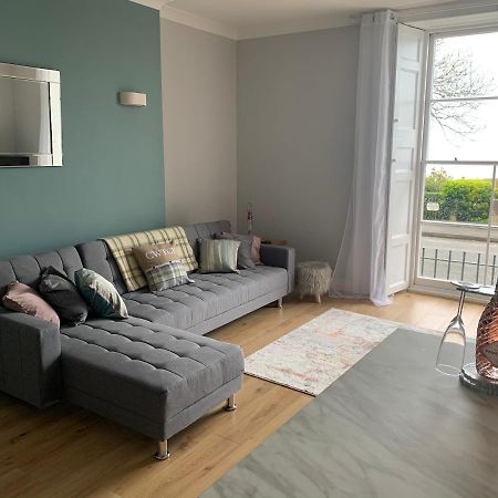 Beautiful Flat With Harbour Views Tenby Exterior photo