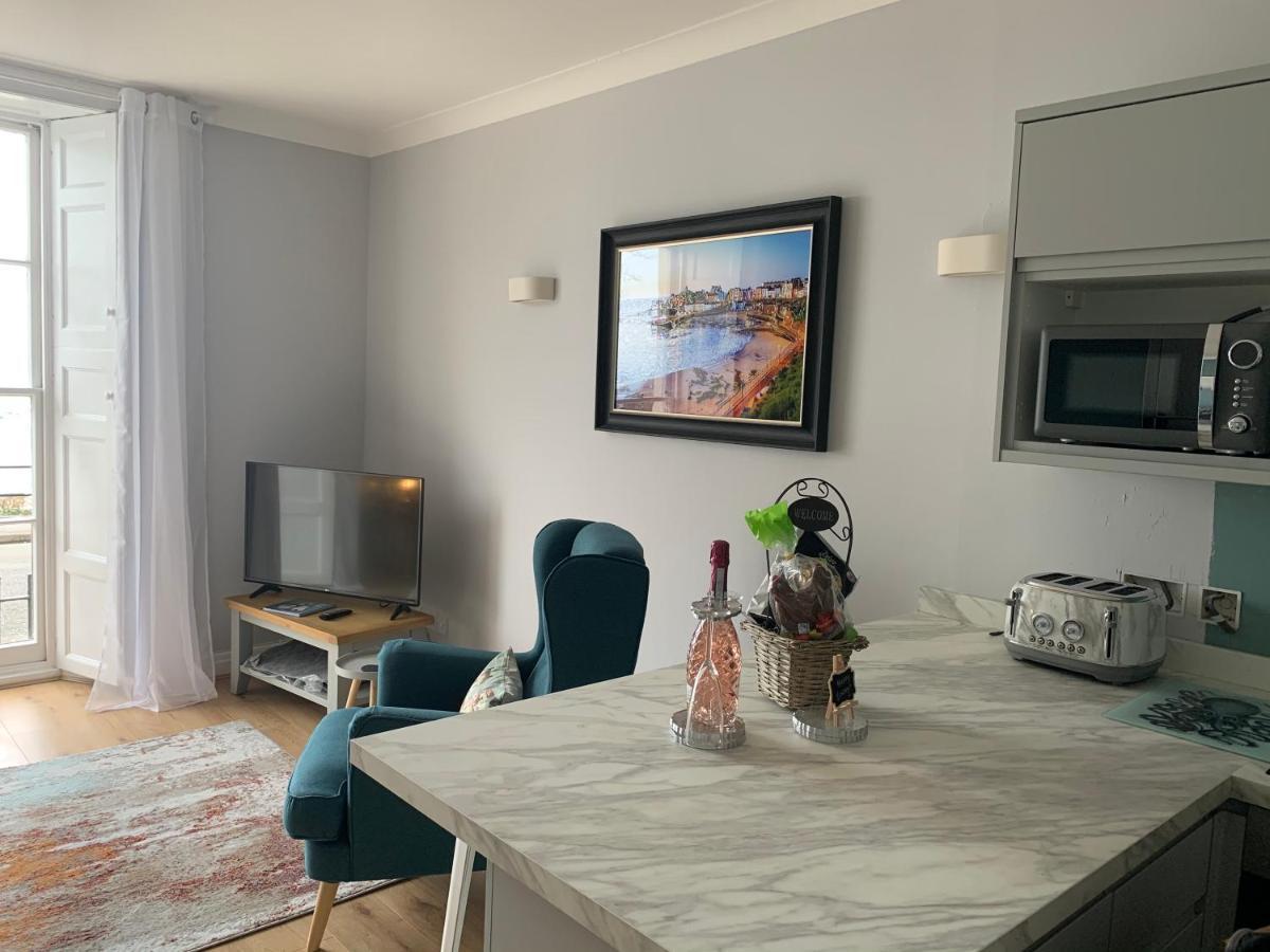 Beautiful Flat With Harbour Views Tenby Exterior photo