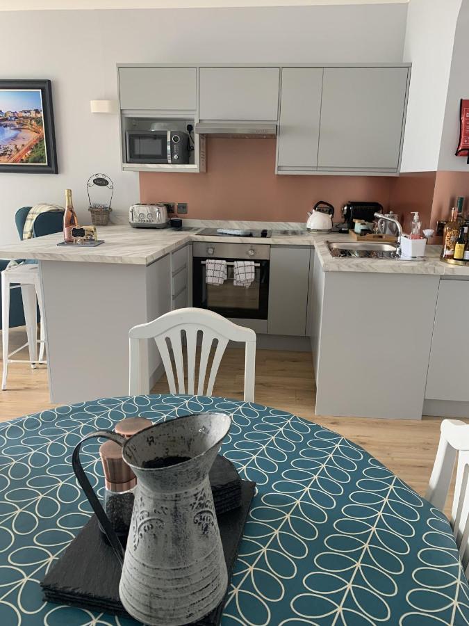 Beautiful Flat With Harbour Views Tenby Exterior photo