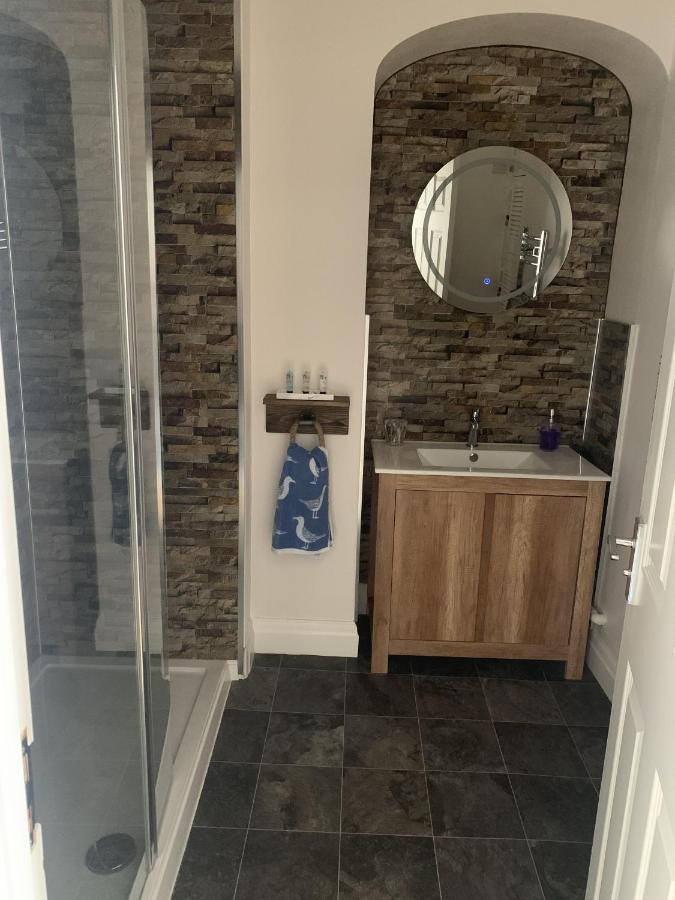 Beautiful Flat With Harbour Views Tenby Exterior photo