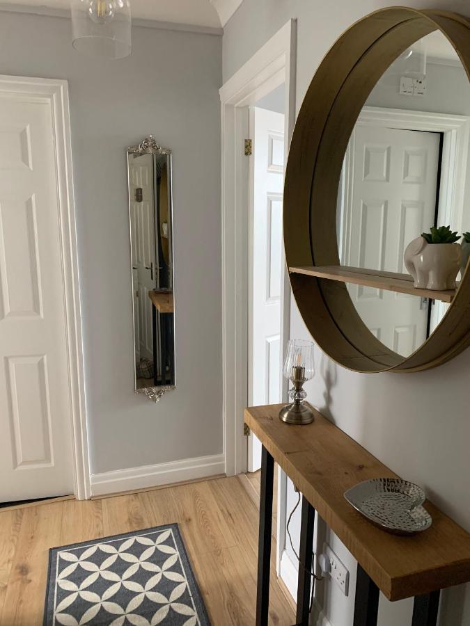 Beautiful Flat With Harbour Views Tenby Exterior photo