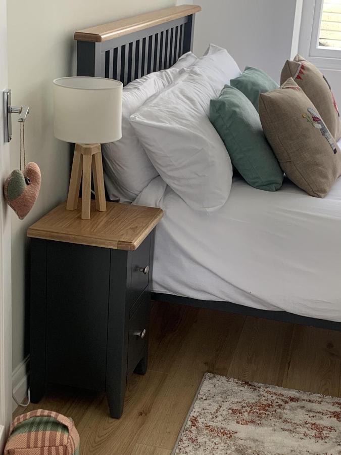 Beautiful Flat With Harbour Views Tenby Exterior photo